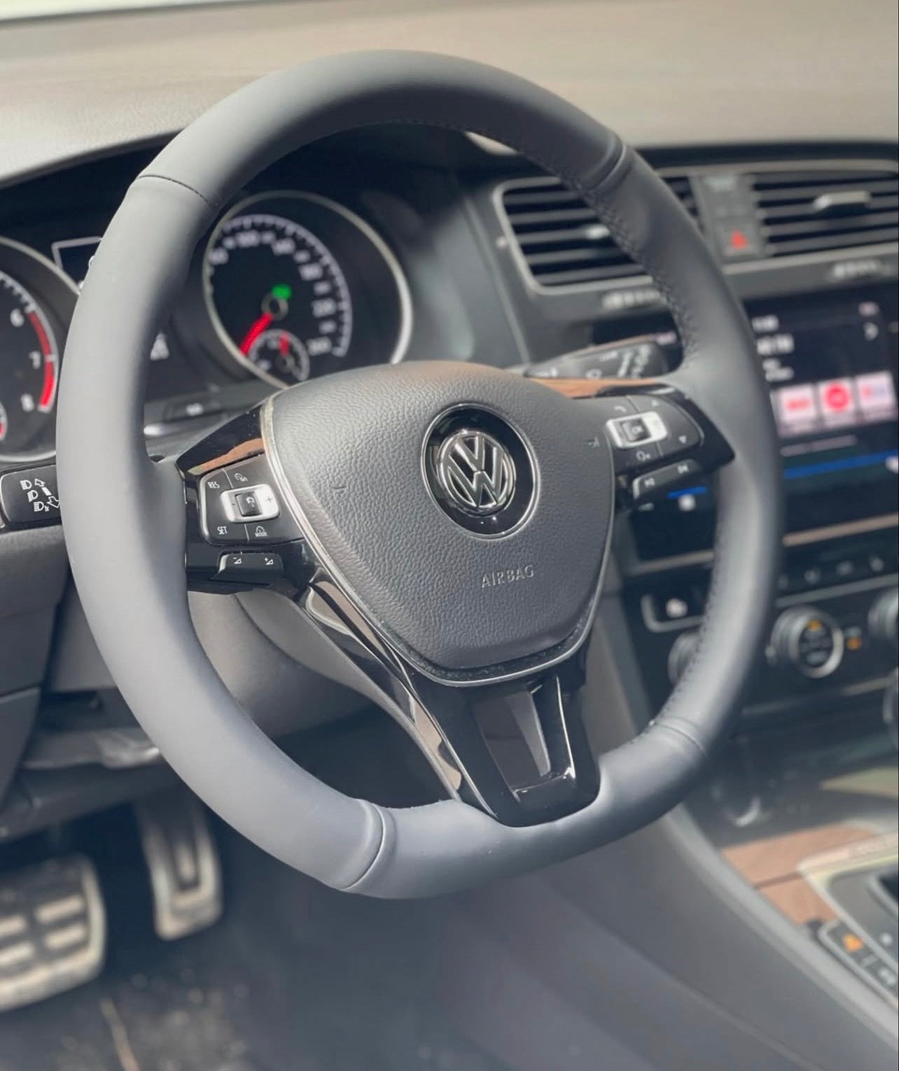 VOLKSWAGEN - PASSAT / GOLF / TIGUAN / AMAROK / ARTEON
