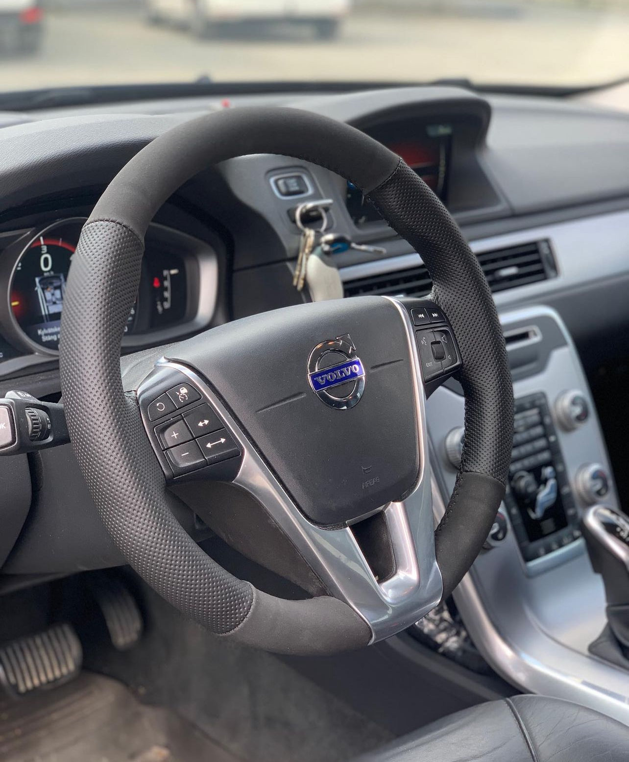 Perforated Leather/Alcantara Steering Wheel Cover