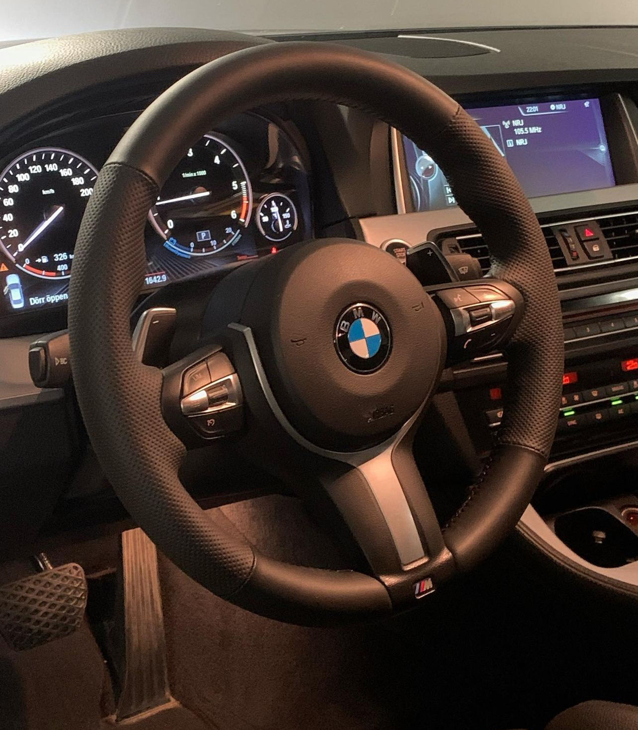 Perforated Leather/Alcantara Steering Wheel Cover