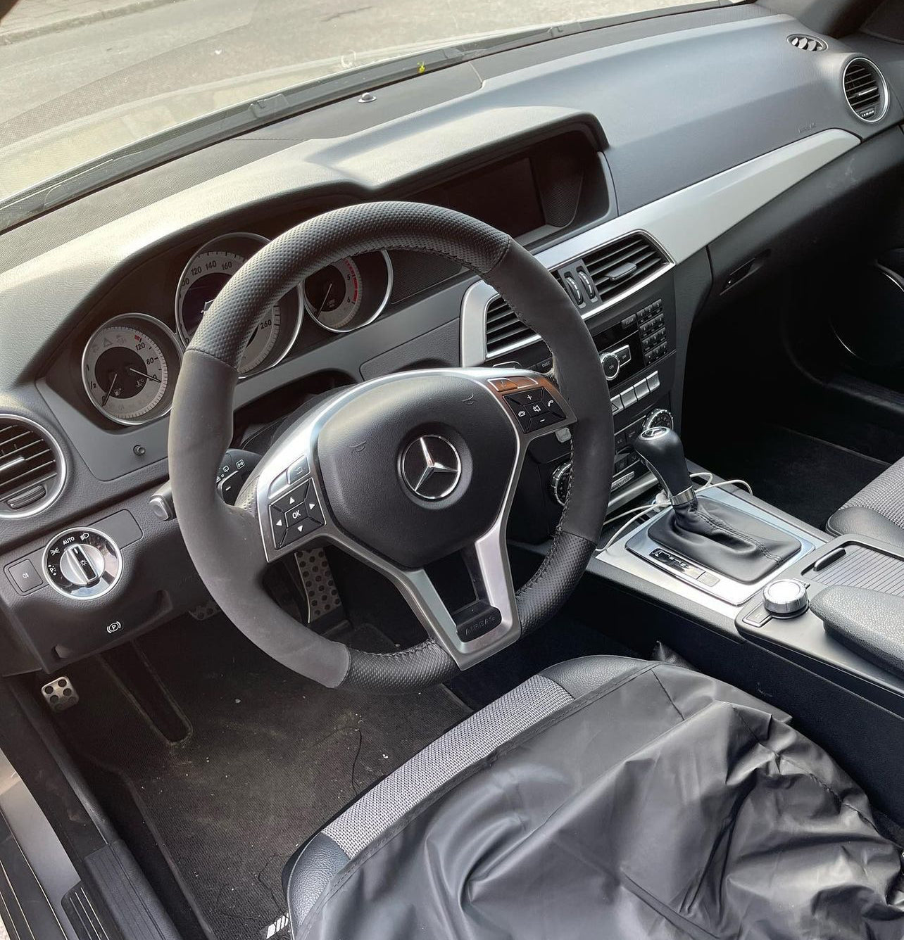 Perforated Leather/Alcantara Steering Wheel Cover